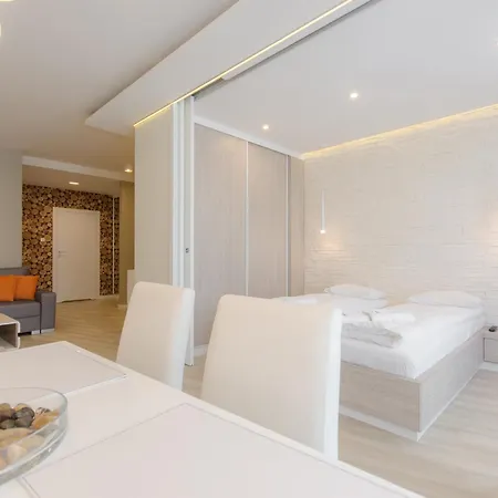 Economy Dom & House Apartments By The River In Gdansk With Pool, Sauna And Gym Exterior photo
