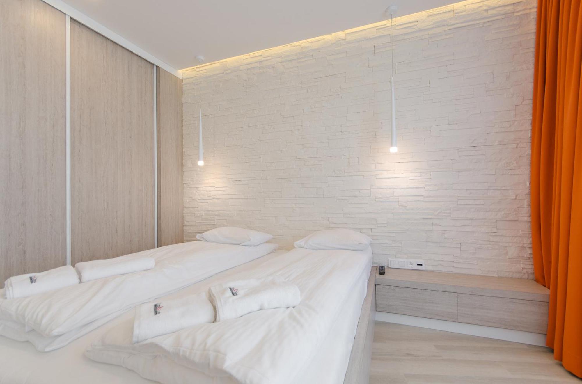 Economy Dom & House By The River In With Pool, Sauna And Gym Apartment Gdansk