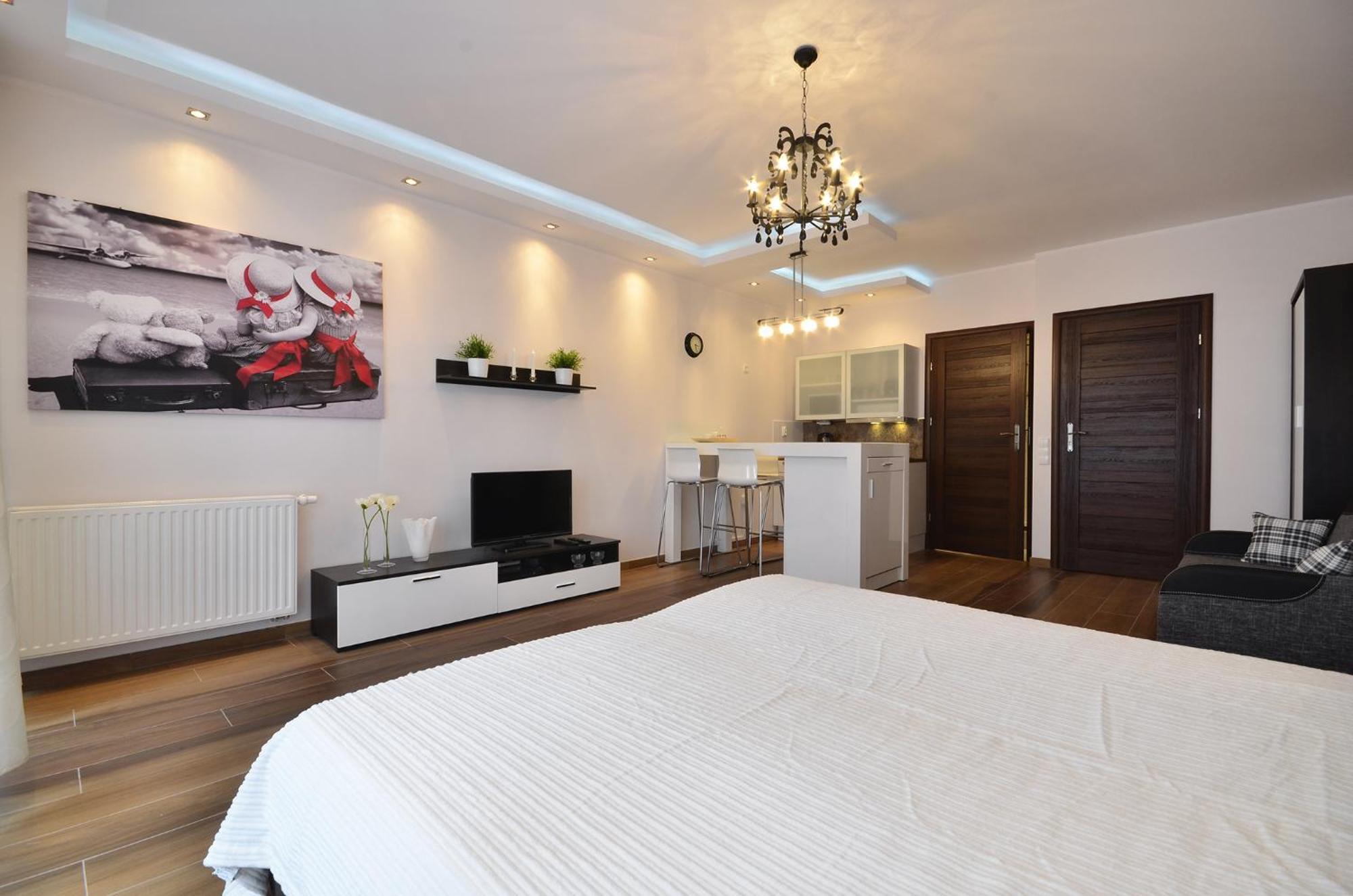 Apartment Economy Dom & House By The River In With Pool, Sauna And Gym *
